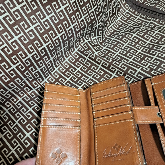 Beautiful Patricia Floral Wallet with Gold Accents - Picture 3 of 6